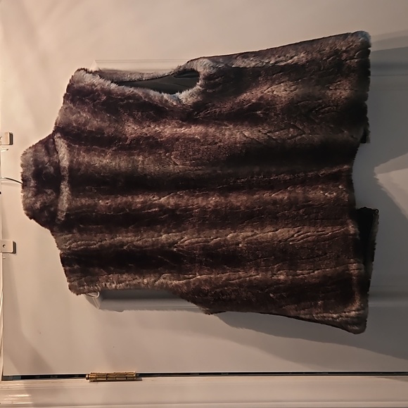 LADIES Reversible Vest - Picture 2 of 8